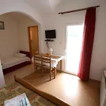 1 Apartment *