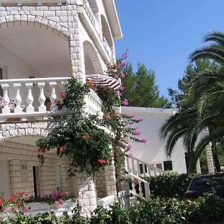 Apartment Rogoznica 1 *