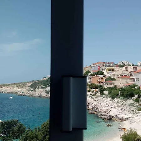 Διαμέρισμα 1 *