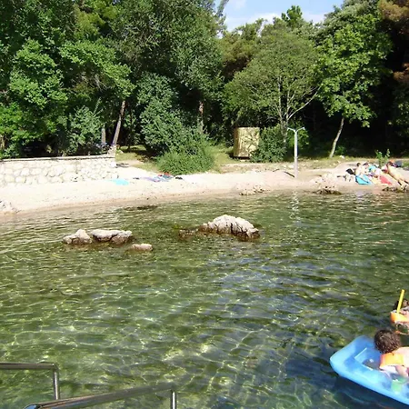 1 Διαμέρισμα *