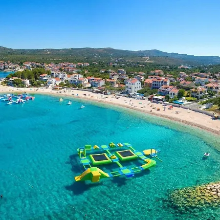 1 Διαμέρισμα *